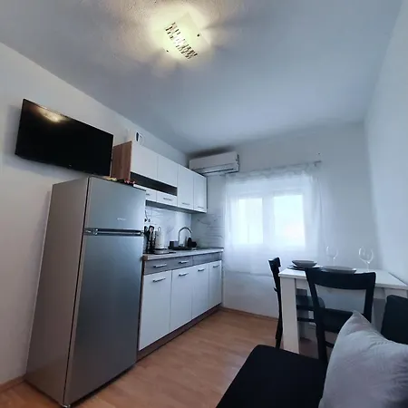 And Jengic 아파트 *