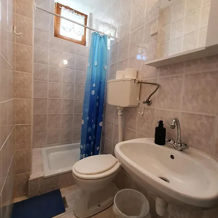 And Jengic 아파트 *